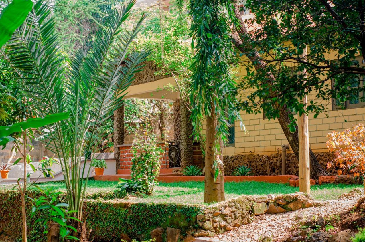 Hostel Kiliwood Moshi Buitenkant foto